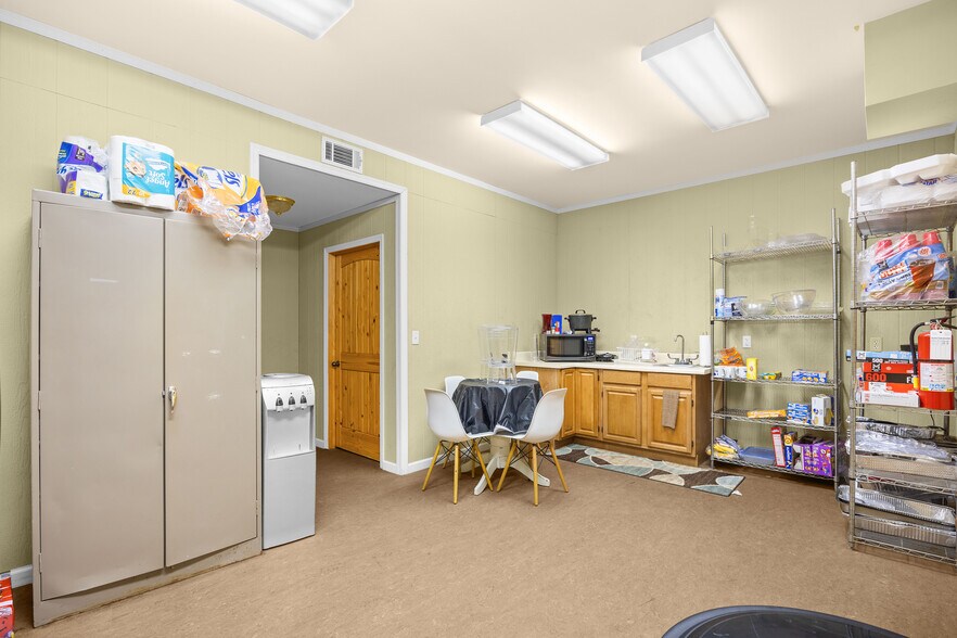 More Photos Of 69 Jessamine Ave, Georgetown Flex For Lease