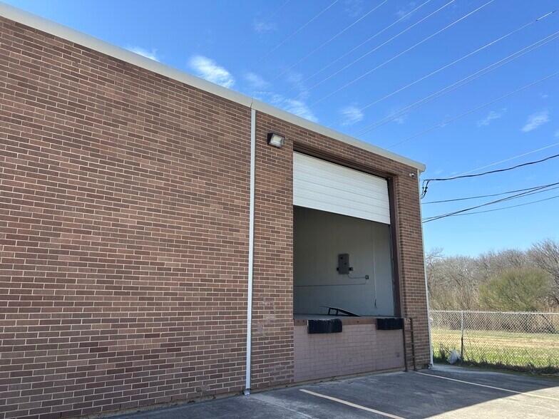 More Photos Of 4901 Whirlwind Dr, San Antonio Warehouse For Lease