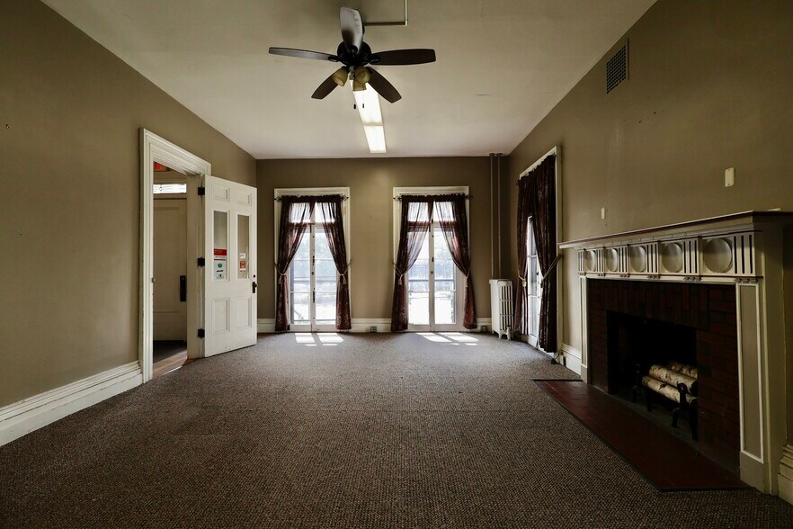 More Photos Of 72 Main St, Delhi Office Residential For Sale