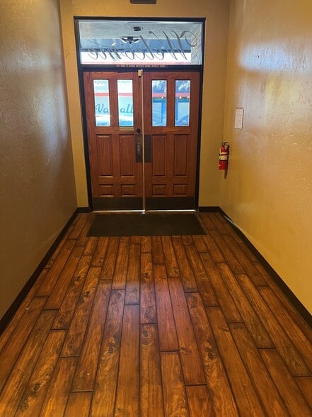 More Photos Of 121 N Encina St, Visalia Storefront Retail Office For Lease
