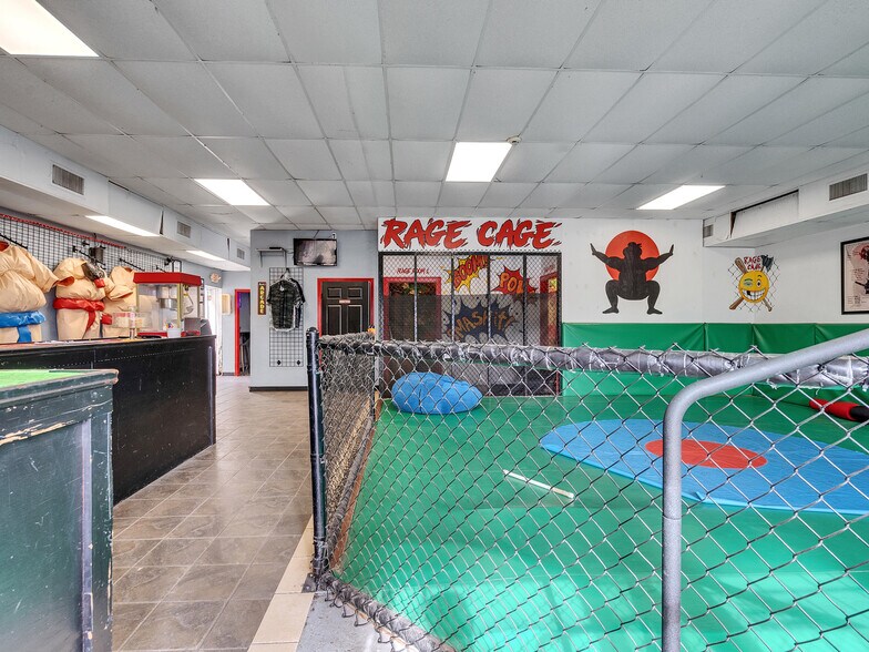 More Photos Of 1922 Strand St, Galveston Freestanding For Lease