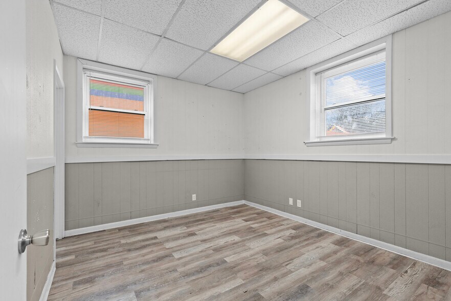 More Photos Of 7161 N 43rd St, Milwaukee Office For Sale