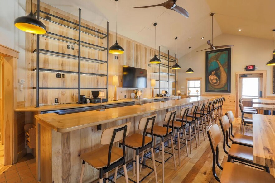 More Photos Of 2477 Bristol Rd, New Harbor Restaurant For Sale