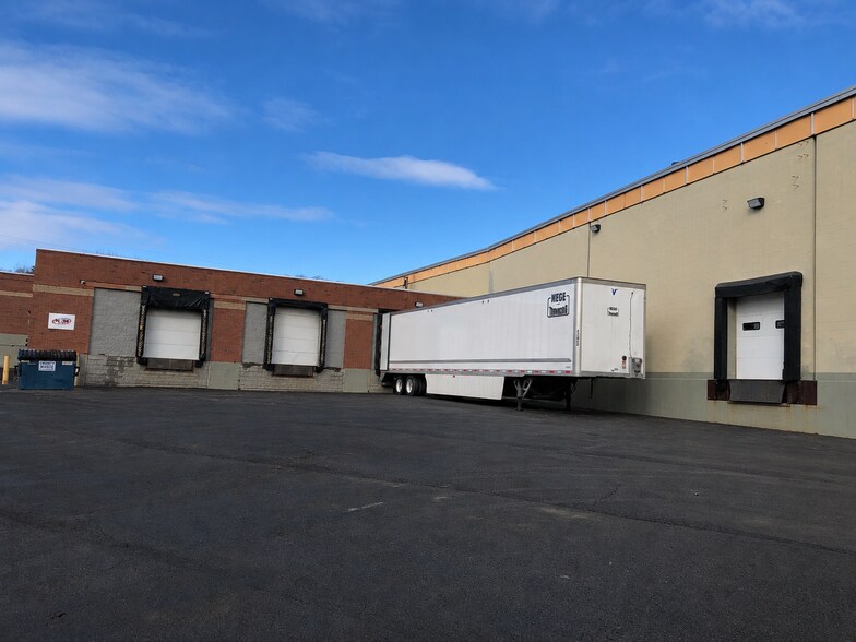More Photos Of 12 Elmwood Rd, Menands Distribution For Lease