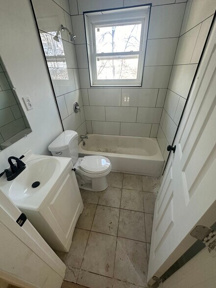 More Photos Of 1026 Greenslake Rd, East Ridge Apartments For Sale
