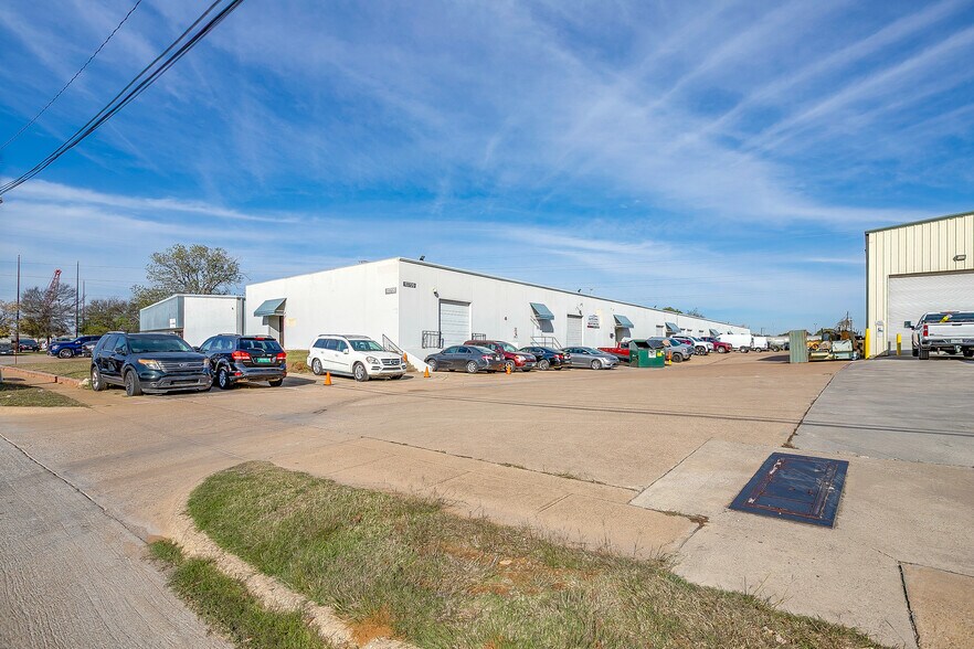 More Photos Of 10709 Tube Dr, Fort Worth Distribution For Lease