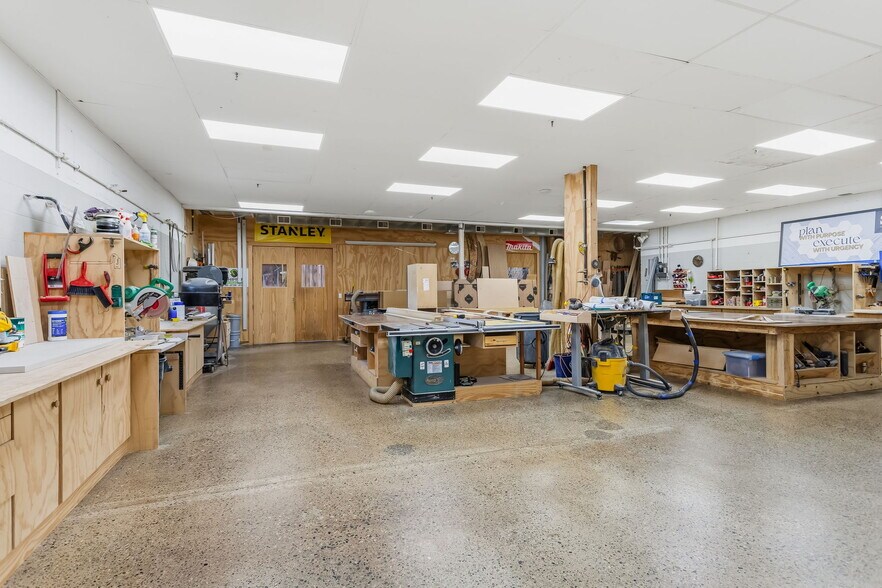 More Photos Of 850 Maple Ave, Holland Industrial For Sale