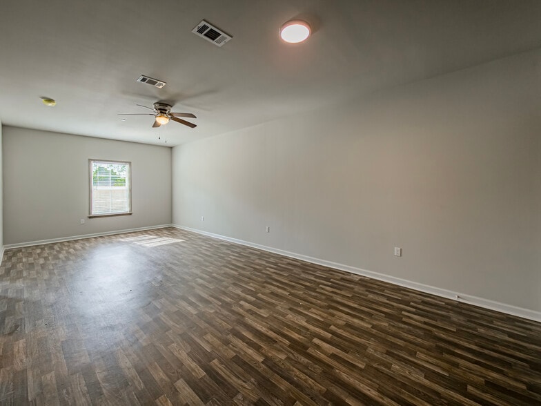 More Photos Of 1604 Lankford Dr, Valdosta Apartments For Sale