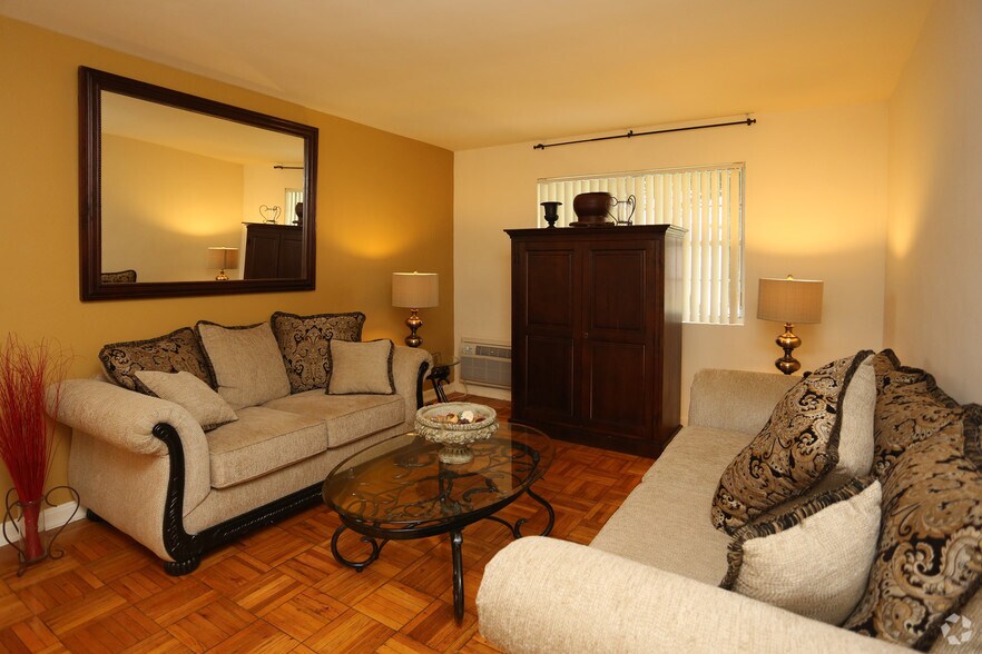 More Photos Of 3301 Chillum Rd, Mount Rainier Apartments For Sale