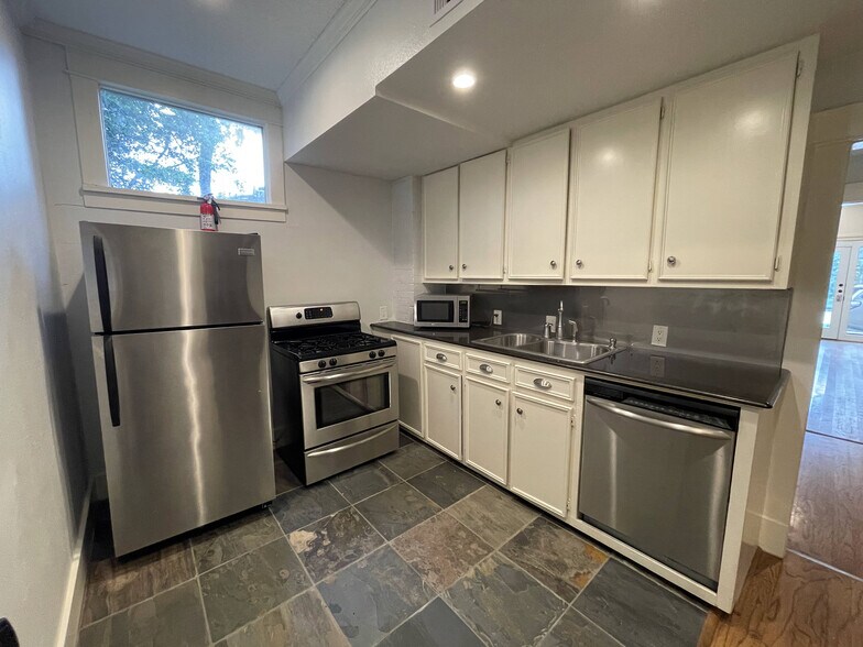 Primary Photo Of 2014 Commonwealth St, Houston Office For Lease