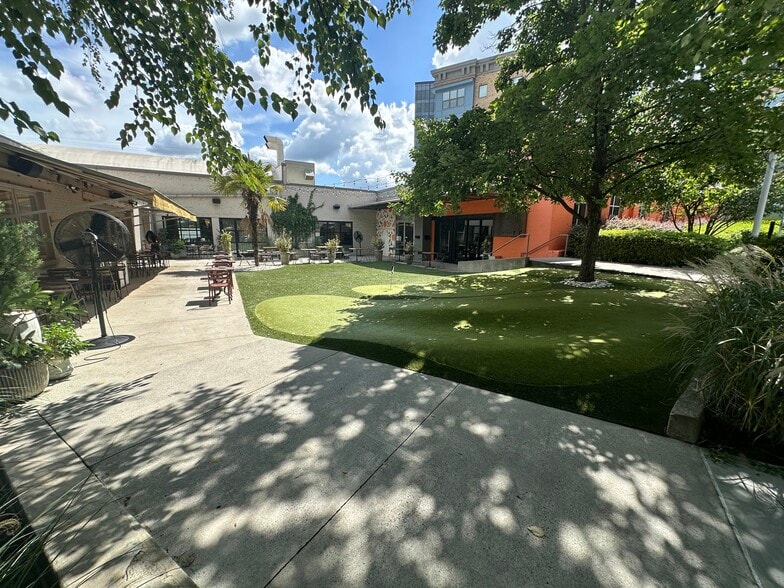 More Photos Of 930 Howell Mill Rd NW, Atlanta Apartments For Lease