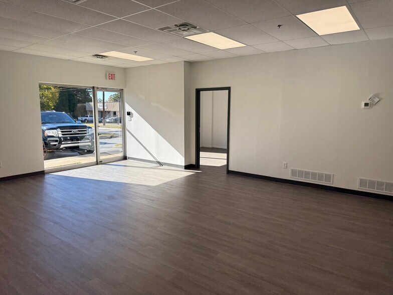 More Photos Of 4450 Commerce Cir SW, Atlanta Distribution For Sale