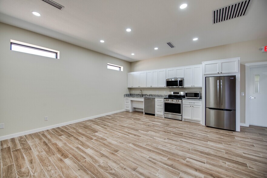 More Photos Of 1712 FM 1788, Midland Warehouse For Lease