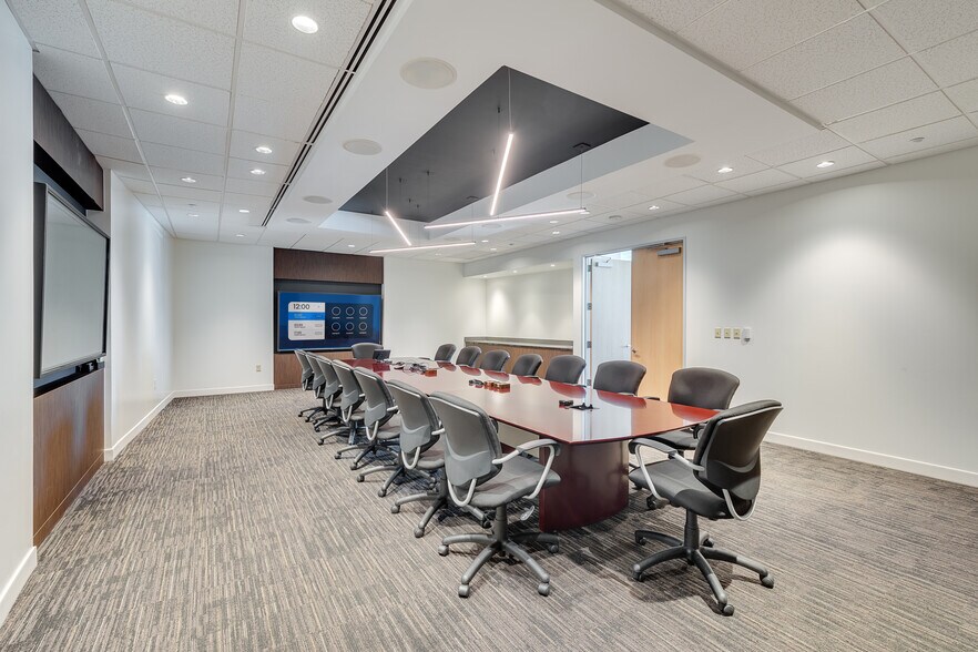 More Photos Of 3929 W John Carpenter Fwy, Irving Office For Lease