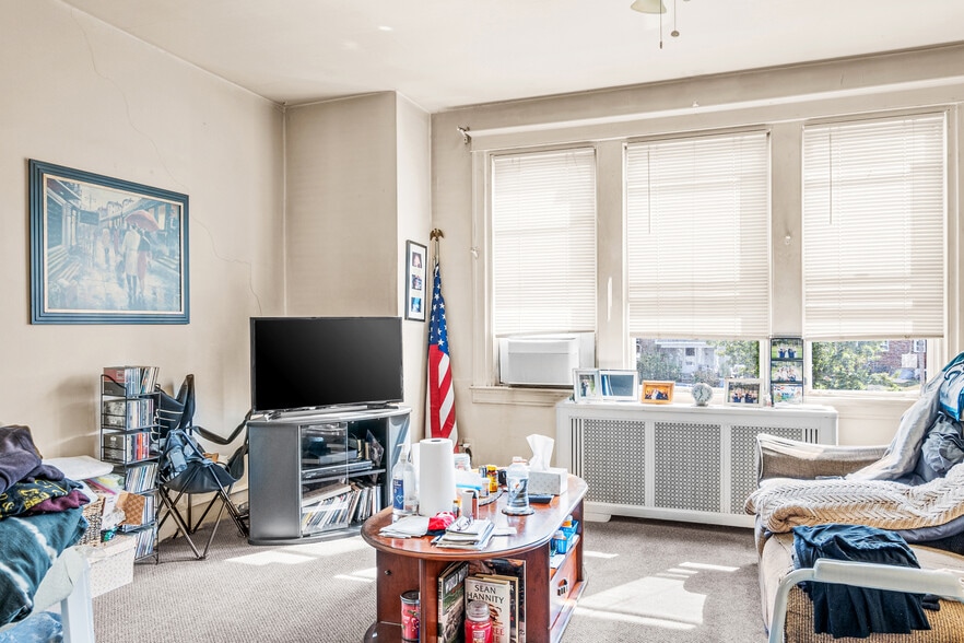 More Photos Of 694 Pont Reading Rd, Ardmore Storefront Retail Residential For Sale