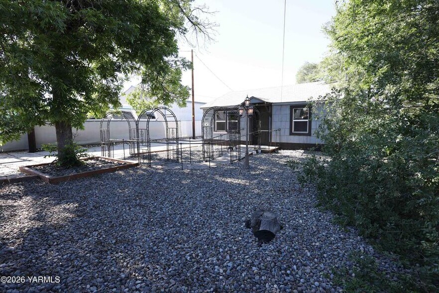 More Photos Of 2107 E Mead Ave, Yakima Manufacturing For Sale