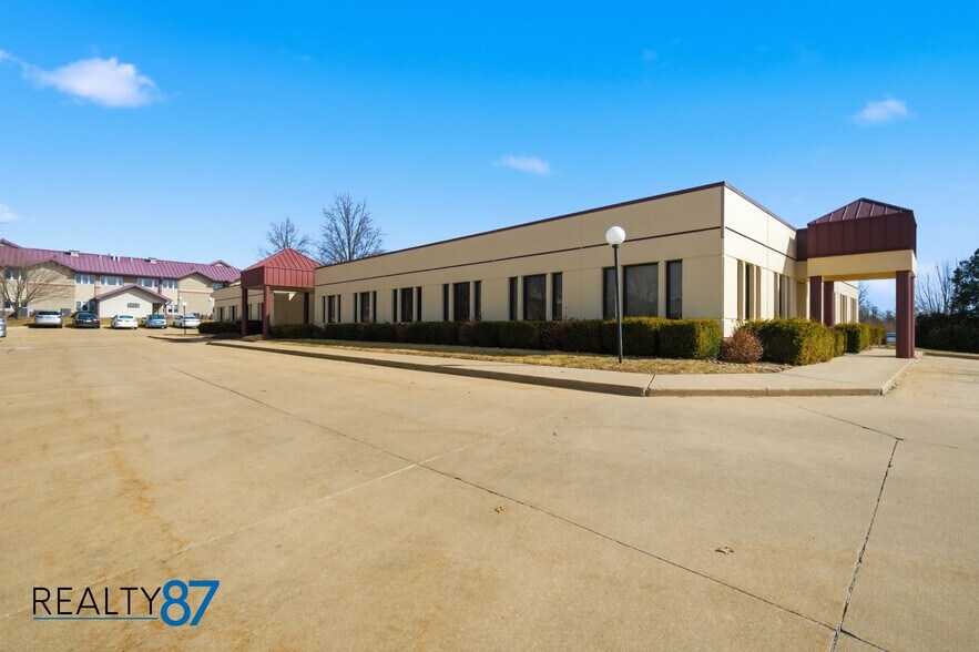 More Photos Of 3100 E Ave NW, Cedar Rapids Office For Lease