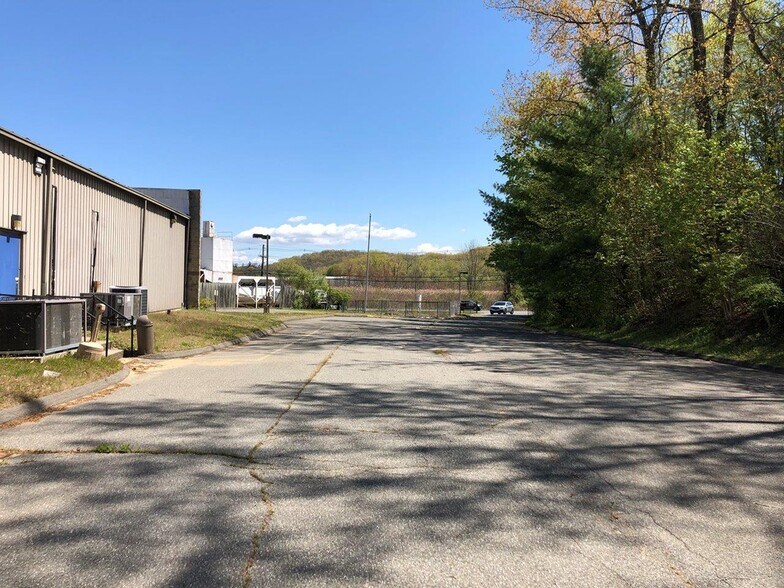 More Photos Of 159 Grassy Plain St, Bethel Manufacturing For Lease
