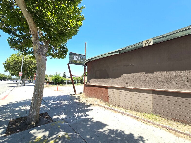 More Photos Of 855 W Holt Ave, Pomona Bar For Sale