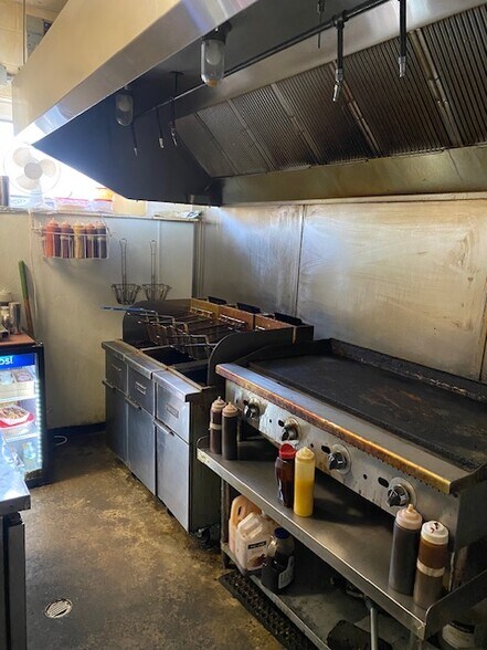 More Photos Of 690 Bath Rd, Wiscasset Freestanding For Lease