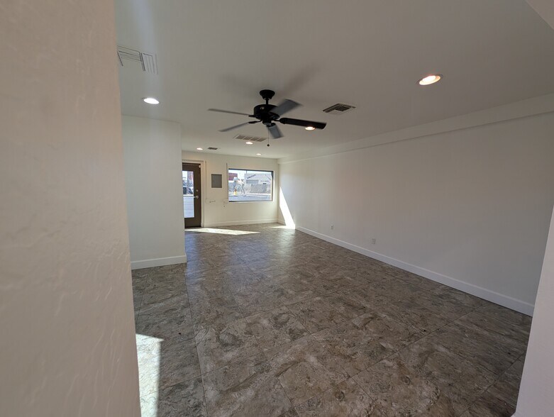 More Photos Of 9108 N Cave Creek Rd, Phoenix Office For Sale