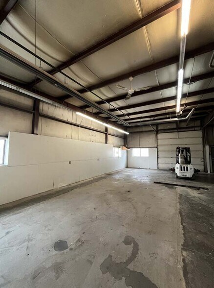 More Photos Of 6103 Femrite Dr, Madison Warehouse For Lease