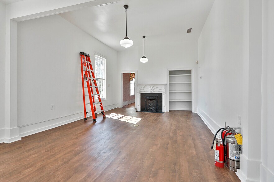 More Photos Of 8 Savannah St, Newnan Office For Lease