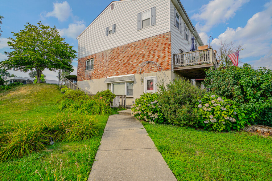 Primary Photo Of 610 S Cedar Ln, Upper Darby Flex For Sale