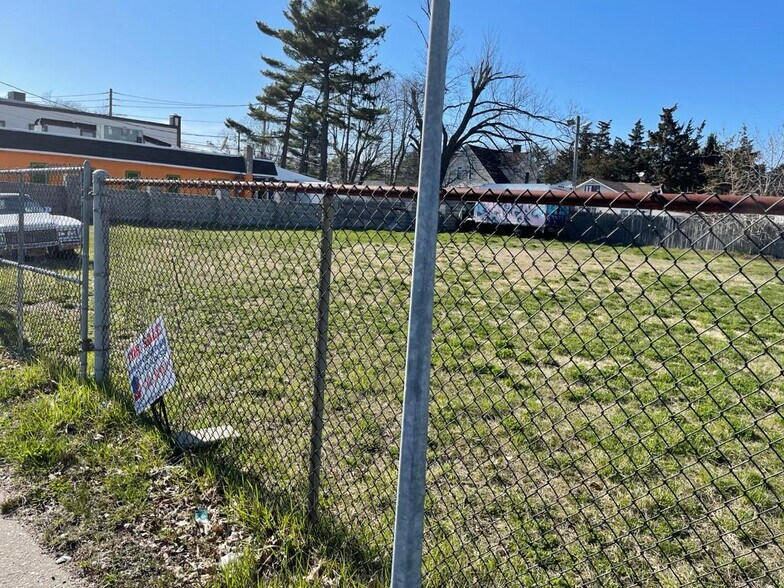 More Photos Of 0 Suffolk Ave, Brentwood Land For Sale