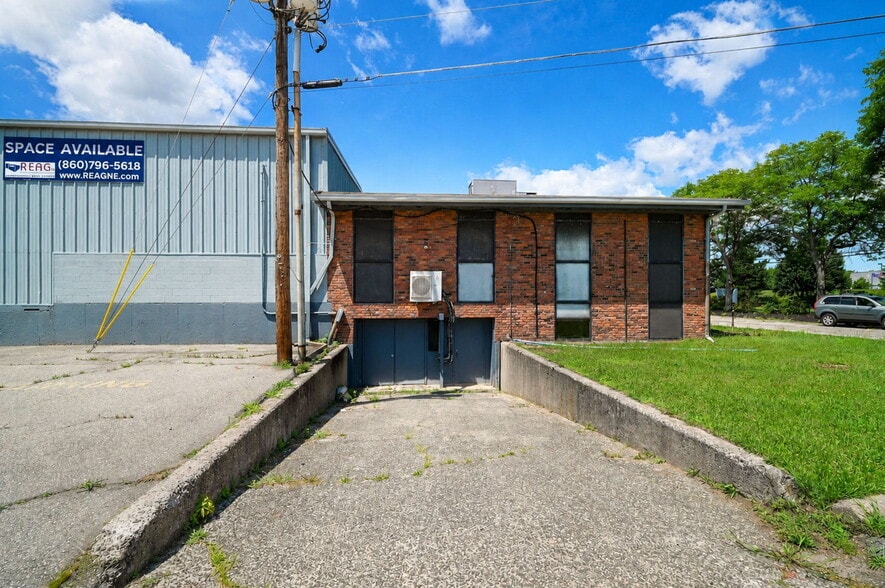 More Photos Of 481 Sullivan Ave, South Windsor Manufacturing For Lease