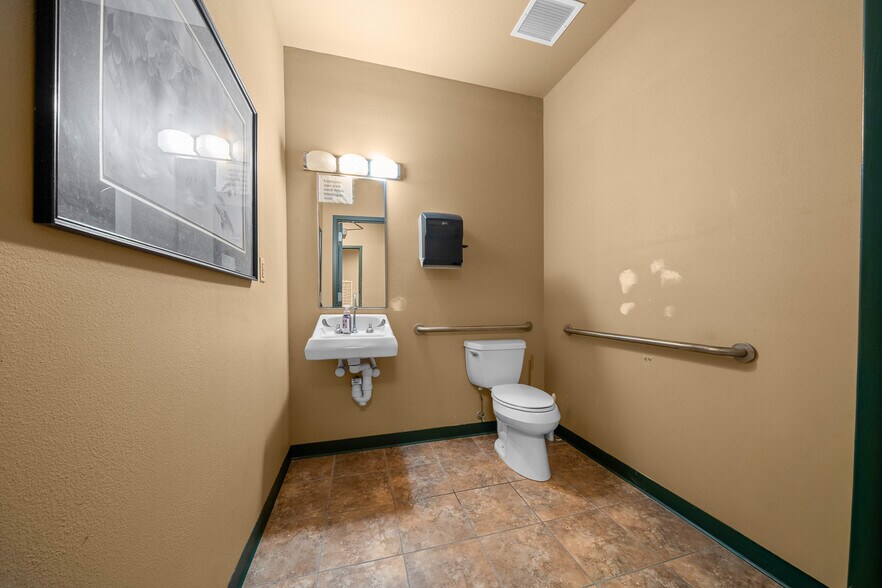 More Photos Of 2500 Citrus Blvd, Leesburg Medical For Sale