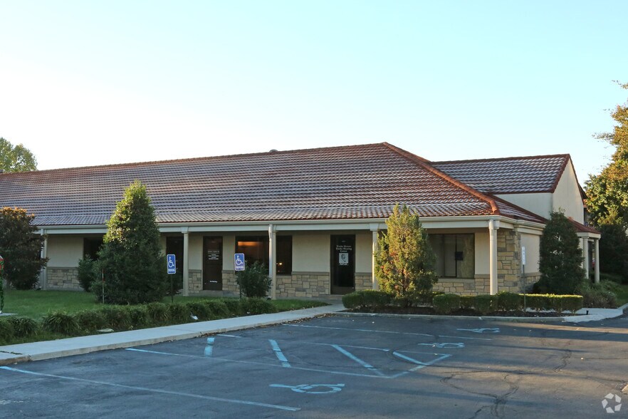 More Photos Of 2134 Nicholasville Rd, Lexington Medical For Sale