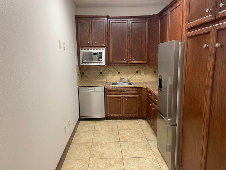 More Photos Of 24668 Kingsland Blvd, Katy Medical For Lease