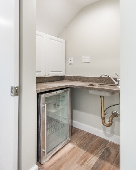 More Photos Of 2276 S Merrick Ave, Merrick Medical For Lease