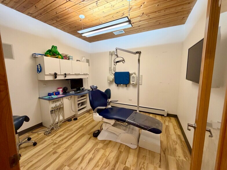 More Photos Of 134 W State St, Sycamore Office Residential For Sale