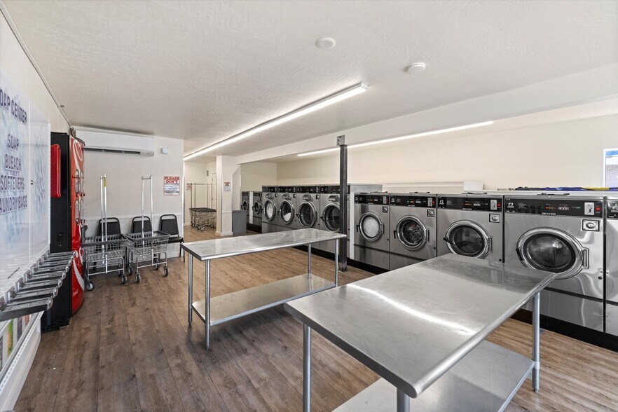 More Photos Of 720 W Lewis St, Pasco Hotel For Sale