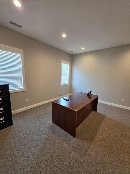 More Photos Of 196 Annette Dr, Benson Office For Sale