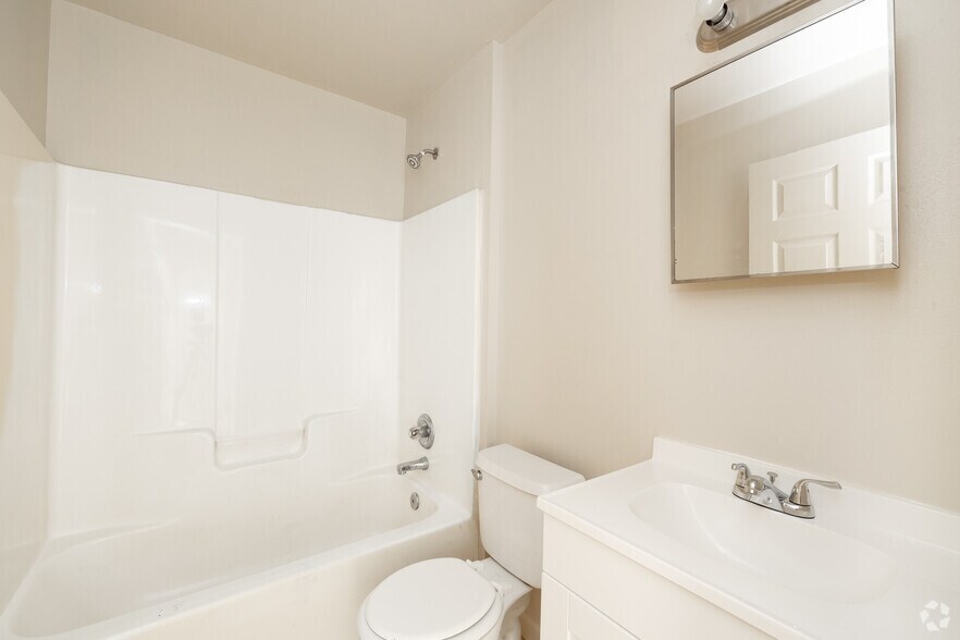 More Photos Of 125 N Davis Ln, Defuniak Springs Apartments For Sale