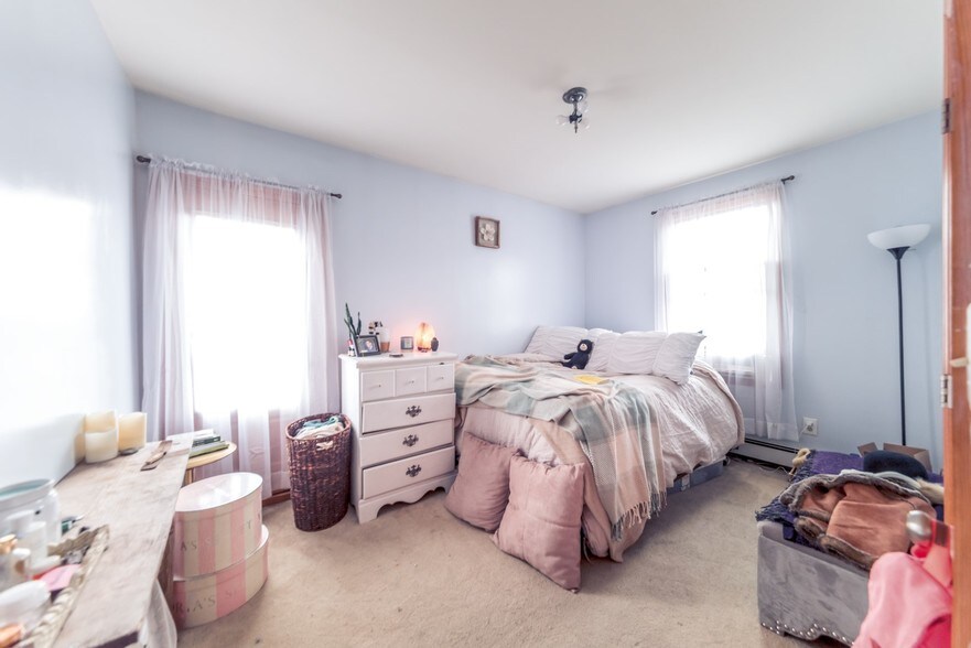 More Photos Of 11 Main St, Kingston Restaurant For Sale