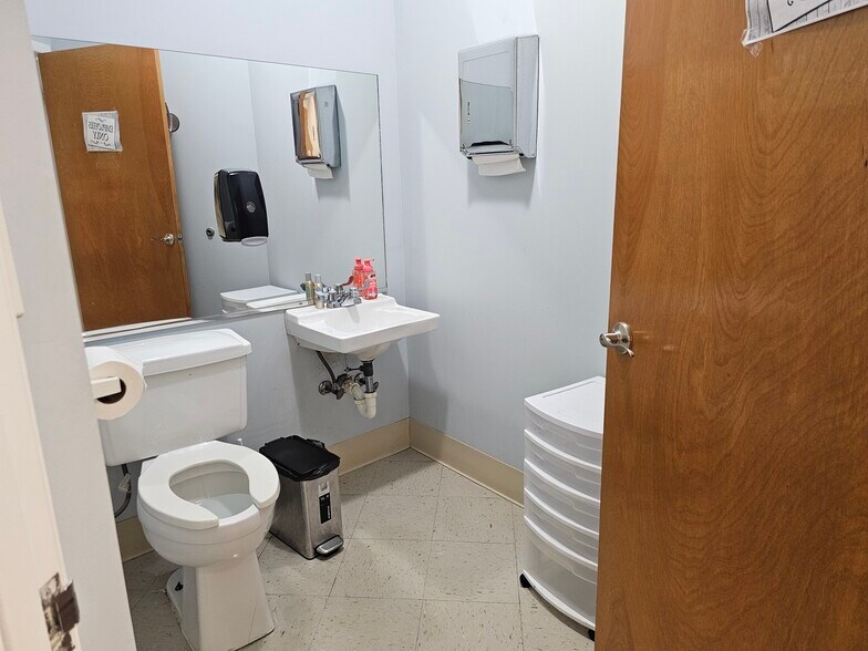 More Photos Of 500 Montauk Hwy, West Islip Medical For Lease