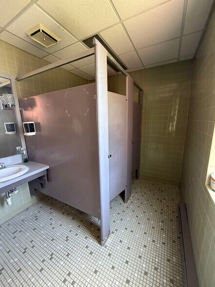 More Photos Of 171 Market Sq, Newington Office For Sale