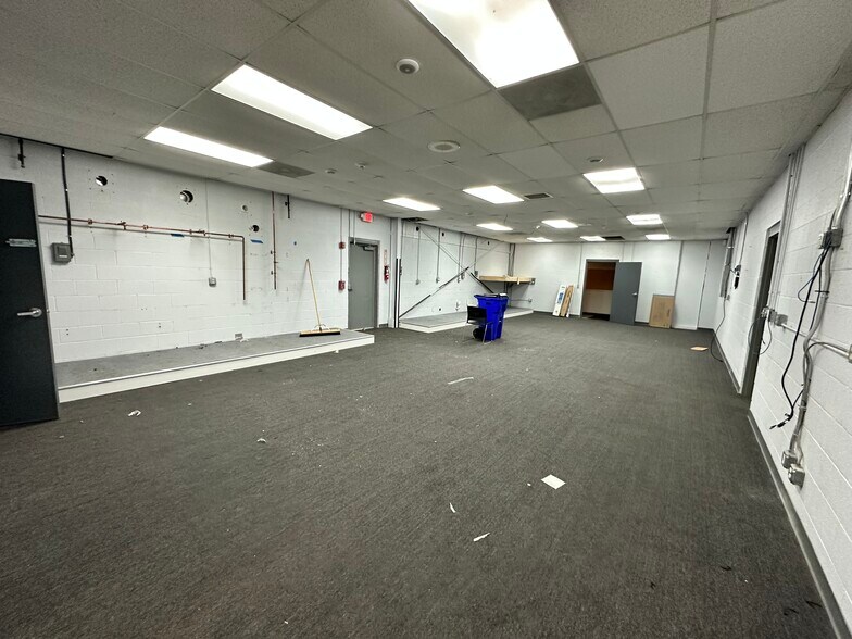 More Photos Of 269 Executive Park Dr NE, Concord Showroom For Lease