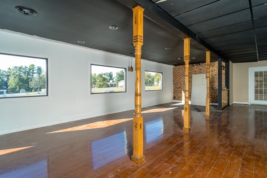 More Photos Of 2323 W Main St, Waynesboro General Retail For Sale