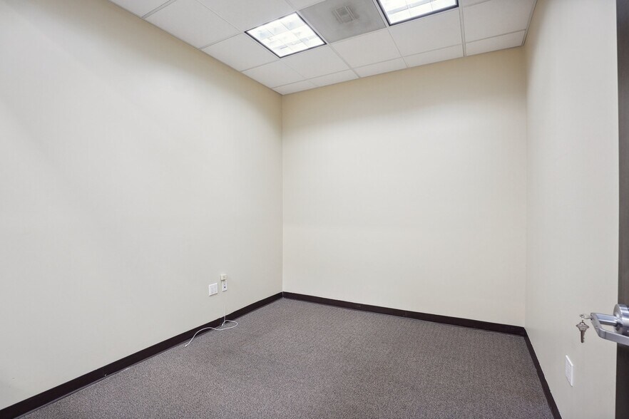 More Photos Of 2215-2221 W 190th St, Torrance Loft Creative Space For Lease