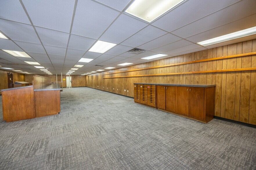 More Photos Of 115 W Burleson St, Wharton Restaurant For Sale