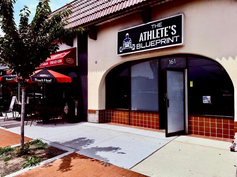 More Photos Of 151-161 E Park Ave, Long Beach Storefront For Lease