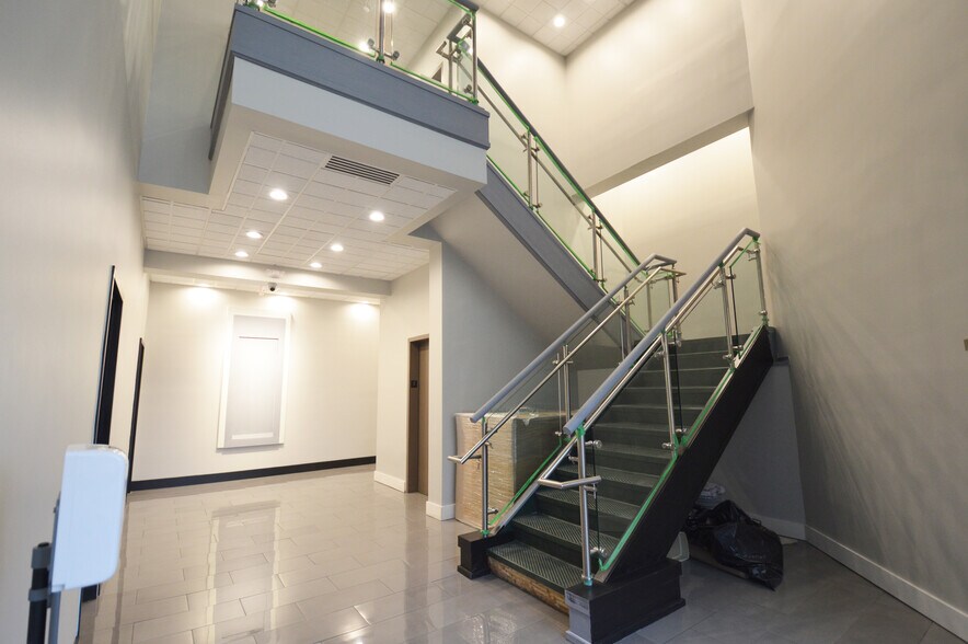 More Photos Of 5509 W Friendly Ave, Greensboro Office For Lease