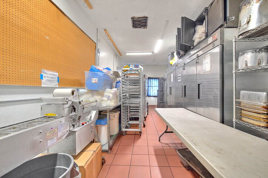 More Photos Of 14901 S Western Ave, Gardena Freestanding For Lease