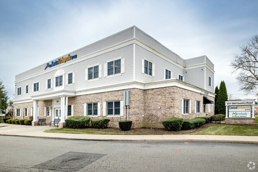 Primary Photo Of 651 Old Country Rd, Plainview Office For Lease