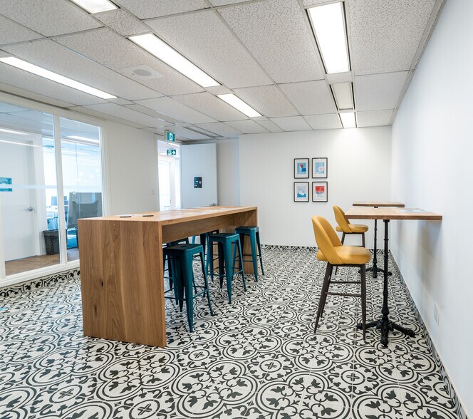 More Photos Of 180 Dundas St W, Toronto Office For Lease